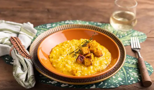 Risoto de Abóbora e Queijo Canastra com Aguardente Nhá Dita Cúrcuma